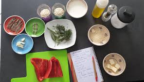 Portate in tavola il dianét e trasferite la bagna cauda con panna negli appositi fujot (forellini di coccio). Risotto Con Crema Di Peperoni E Bagna Cauda