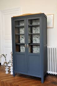 D'une part, vous restaurez un meuble en lui redonnant une nouvelle jeunesse. Pariser Kleiderschrank Mit Blaugrauer Glasur Blaugrauer Glasur Kleiderschrank Mit Pariser Relooking Meuble Relooking Armoire Meuble Vaisselier