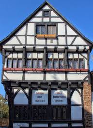 gelnhausen gotisches haus erbaut um 1340 timber frame building timber house house styles