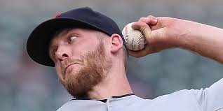 Mariners sign Nick Hagadone to Minors deal