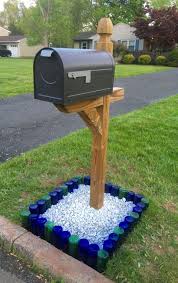 35 Best Mailbox Landscaping Ideas For 2020 Farmfoodfamily Mailbox Landscaping Mailbox Garden Landscaping With Rocks