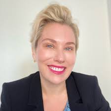 Jennifer Giroux's Instagram, Twitter & Facebook