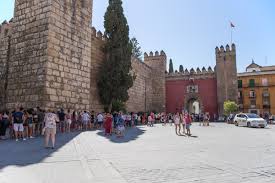 Pour cette 35e journée de championnat, le real madrid reçoit le fc séville au di stéfano. Exploring The Real Alcazar Of Seville Tiptoeingworld