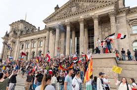 Fahrlehrerversicherung vag mittlerer pfad 5 70499 stuttgart. Corona Demonstration In Berlin 31 Ermittlungsverfahren Nach Krawall Am Reichstag Politik Stuttgarter Nachrichten