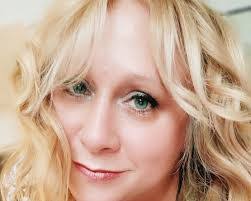 Melanie Gaunt's Instagram, Twitter & Facebook