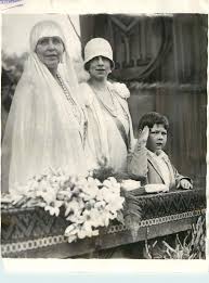 Teatrul regina maria are deosebita plăcere de a anunța premiera spectacolului genul acuzativ, text și regie: Regina Maria Regina MamÄƒ Elena È™i Regele Mihai Romanian Royal Family Queen Victoria Family Michael I Of Romania