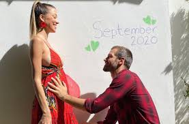 Une femme brillante et très occupée donc. Camille Schneiderlin Koh Lanta Enceinte De Son Deuxieme Enfant