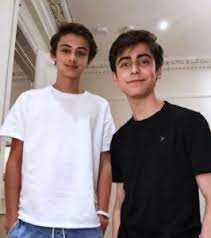 Aidan gallagher is an american actor he is best known for his role of number five. Aidan Gallagher Height Age Girlfriend Biography Family Affairs More