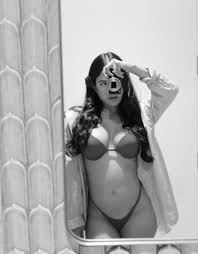 OnlyFans model Karina Guerrero Pakt uit met serieus hete bikini kiekjes! -  DailyBase.com