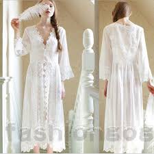 Gaun pengantin dengan cadar juga bisa dikenakan dengan baju adat daerah loh. Renda Putih Sifon Pakaian Tidur Wanita Putri Desain Seksi Panjang Baju Jubah Romantis Baju Tidur Piyama Dresss Cosplay Festa Long Nightgown Romantic Nightgownsdesigner Nightgown Aliexpress