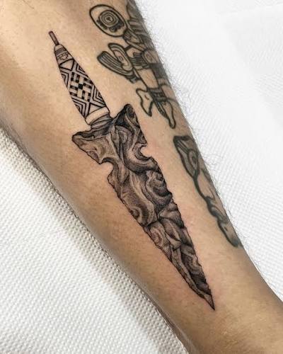 Obsidian dagger for my bro @shartyone . . . #tattoo #dotwork #lakeatitlantattoo #sanpedrolalagunatattoo #sanpedrolalaguna #sanmarcoslalagunatattoo #sanmarcoslalaguna #lakeatitlan #obsidian #blackworktattoo #guatemalatattoo #inked #lakeatitlantattoostudio