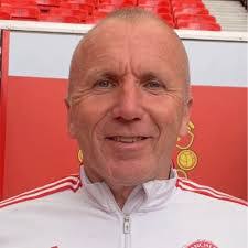 Lee Unsworth's Instagram, Twitter & Facebook