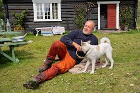(transitive, online gaming) to farm, to grind. Tapte Tvekampen Ute Av Farmen Indre24
