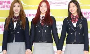 Itzy Members Attend Hanlim Multi Art School Entrance Ceremony For Yuna Art School School Entrance Itzy