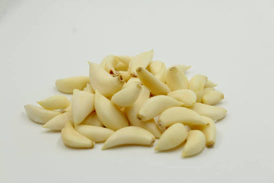 Peeled onion and garlic powder