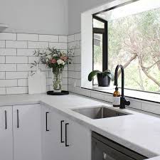 Light gray kitchen cabinets with black countertops will leave a similar sense of elegance and nothing stops you to pair light gray kitchen cabinets with white countertops or dark gray kitchen these grey wood cabinets don't feature only great looks but also an exceptional construction. Grey Kitchen Black Handles
