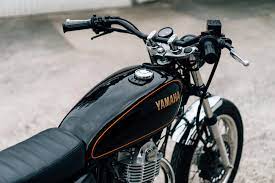 the toma customs yamaha sr400 a minimalist daily rider yamaha sr400 yamaha triumph bonneville custom