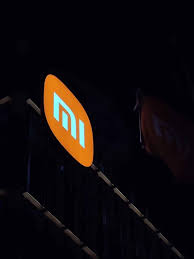 小米全新 logo 由國際著名設計師原研哉提出全新的設計理念，為小米品牌視覺融入東方哲學的思考。 不過，在小米新 logo 公佈後，還是不少網友表示，「一般人遇到這種事，都是當場報警，只有雷軍會. Cwan X10x9ilvm