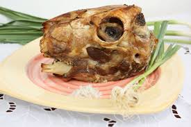 In partea de sud a tarii ciorba de miel nu se drege cu smantana, se adauga doar bors. CÄpÄÈanÄ De Oaie Ocolul Pamantului In 50 De Retete 22 Farfuridi Mancare Cu Suflet By Raluca MoisÄ