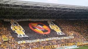 Osobně mám raději chorea, která mají i nějaké to. Dynamo Dresden Vs Aue Choreo Youtube