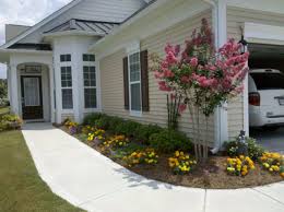 But, some houses feature concrete or paved walkway rather than lawns which means they can grow any plants. 20 Front Yard Flower Bed Ideas Front Of House Magzhouse