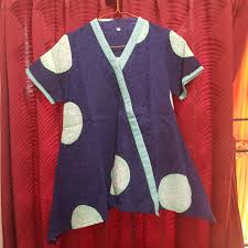Biasanya batik dengan pola ini digunakan oleh kedua orang tua calon pengantin. Blouse Batik Asimetris Motif China Fesyen Wanita Pakaian Wanita Atasan Di Carousell