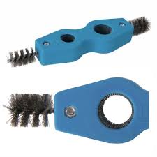 If you've used vinegar and you don't wash it off completely, the pipe will turn green. Silverline Plumbers Int Ext 15mm 22mm Copper Pipe Cleaner 367970 Sealants And Tools Direct