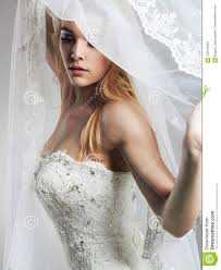 We did not find results for: Schone Brautfrau Im Hochzeitskleid Und Schleier Stockbild Bild Von Herrlich Attraktiv 108135033