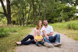 I Love Outdoor Summer Portraits This Family Was Is So Cute Www Silversparrowphoto Com Utm Co Summer Family Photos Sparrow Photography Family Photographer