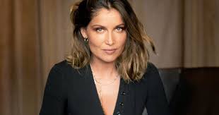 Les aventures des héros d'un célèbre village gaulois qui luttent contre les romains et leur empereur jules césar. Femina Laetitia Casta Le Retour D Une Sirene