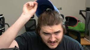Schlatt reveals his disgusting new hair - YouTube