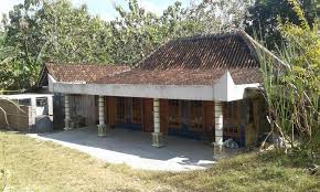 Rumah tradisional resmi dari jawa timur sama dengan jawa tengah, yaitu rumah joglo. Pariwisata Provinsi Jawa Tengah Artikel Joglo Limasan Khas Mondokan Sragen