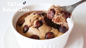 Back with yet another cooking video as this is the most requested! Viral Tiktok Baked Oats Delicious Baked Oatmeal With Banana Chocolate Chips Youtube
