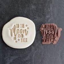 Tampon A Biscuit To The Moon And Back Biscuit En Forme Biscuits Ustensile Cuisine