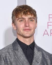 Bo Denton's Instagram, Twitter & Facebook