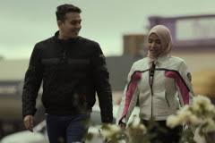 Sebagai seorang ayah, wak melakukan segala yang dia bisa untuk memenuhi mimpinya. Download Film Bisik Pada Langit Full Movie