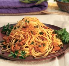 Trasferite gli spaghetti nei piatti da portata e decorate con l'aneto sminuzzato precedentemente e tenuto da parte. Spaghetti Con Le Uova Di Ricci Sicilia