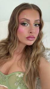 Laura Mina (flacayesqueleto)