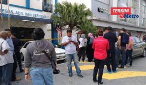 Kata beliau pada jam 9.28 malam 20 april 2019 sabtu lalu, dua doktor pakar daripada jabatan forensik hospital kuala lumpur telah membuat laporan polis di balai polis subang jaya. Lans Koperal Ditembak Ditetak