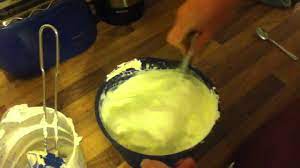 Für die frischkäsecreme, die sahne steif schlagen,den frischkäse mit den restlichen zutaten verrühren und die sahne unterheben. Sahne Oder Eiweiss Unterheben Youtube