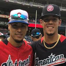 The club, pegged as the overwhelming world series favorites two months ago, is now navigating through another downswing. Javy Baez Y Jose Berrios Invierten En Restaurante