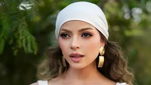 فستان أبيض.. ميرنا جميل تخطف الأنظار في أحدث جلسة تصوير