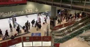 Zona arancione, zona rossa o zona gialla? Coronavirus Lombardia Zona Rossa Il Decreto Di Governo E Solo Una Bozza E Parte La Fuga Contagiosa Assalto Alle Stazioni Libero Quotidiano