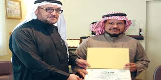 الدكتور صلاح الخراز يك رم مدير الخدمات المساندة بصحة القصيم