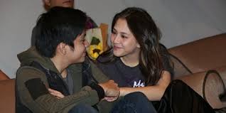 They think they are ready to become adults to face all the consequence. Adhisty Zara Tenggelam Saat Syuting Film Mariposa Apa Yang Dilakukan Angga Yunanda Kapanlagi Com