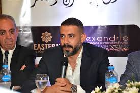 وأضاف عبر حسابه الرسمى على مواقع التواصل الاجتماعى «فيس بوك» أنه فخور. Ù…Ø­Ù…Ø¯ ÙØ±Ø§Ø¬ Ù…Ø´Ø§Ø±ÙƒØªÙŠ ÙÙŠ Ø§Ù„Ù…Ù…Ø± ÙˆØ³Ø§Ù… Ø¹Ù„Ù‰ ØµØ¯Ø±ÙŠ Ø®Ø¨Ø± ÙÙŠ Ø§Ù„ÙÙ†