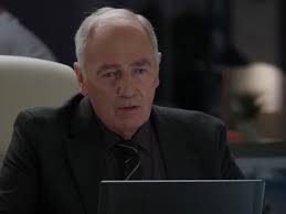 Przyszedł czas na "Familiadę". Karol Strasburger przerwał milczenie i mówi  o końcu programu