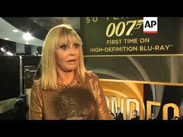 Biografie v roce 2000 si při udílení cen časopisu kerrang! zlomila kotník a zápěsti, když šla prezentovat cenu do síně slávy. Iconic Bond Girl Britt Ekland Attends James Bond Fan Event In London Youtube