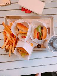 Caliburger is a restaurant located in uae, serving a selection of burgers that delivers across al wasl, umm suqeim 1 and umm suqeim 3. The Hotel Card Caliburger