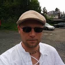 Thomas Falck Østli (@falckofly)